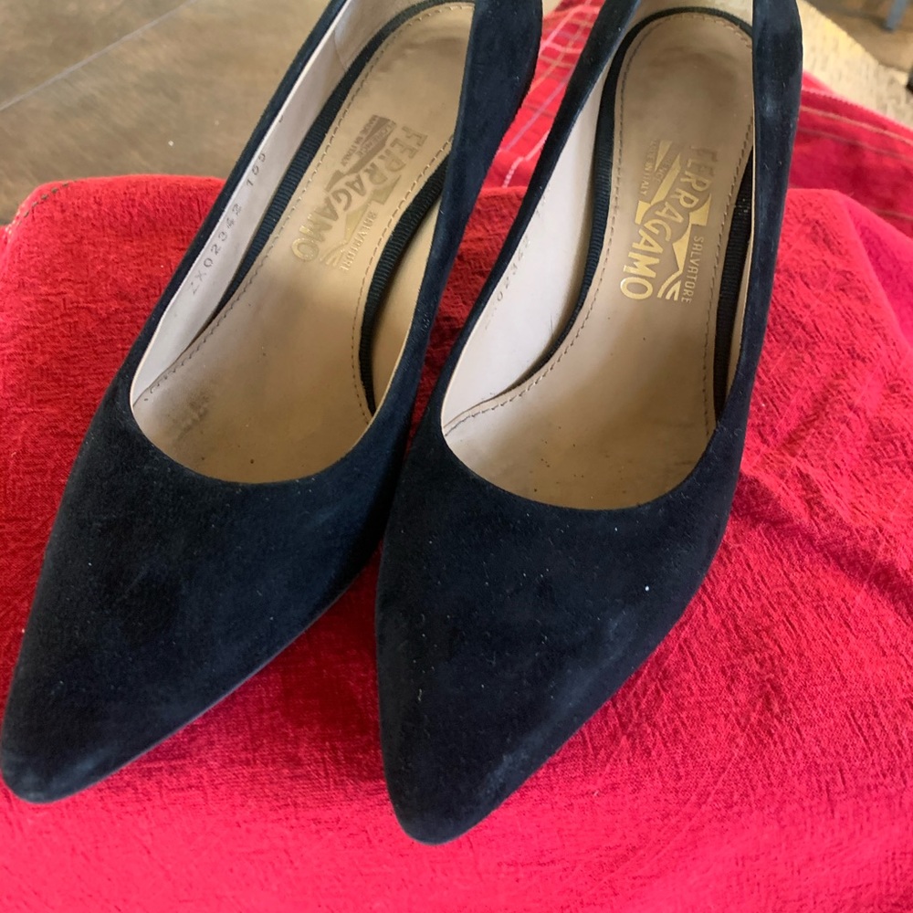 Ferragamo black suede kitten heels! Size 7